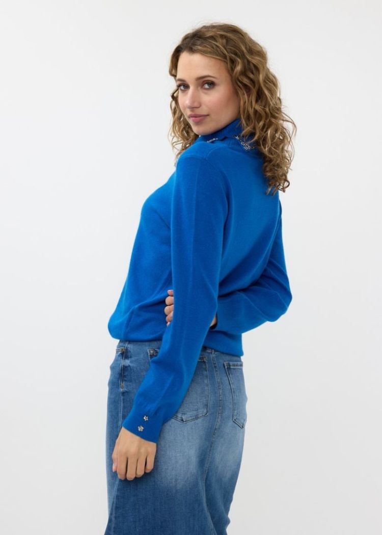  brilliant blue