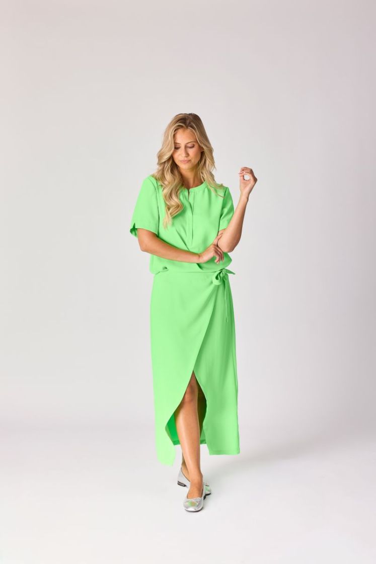  085 neon green