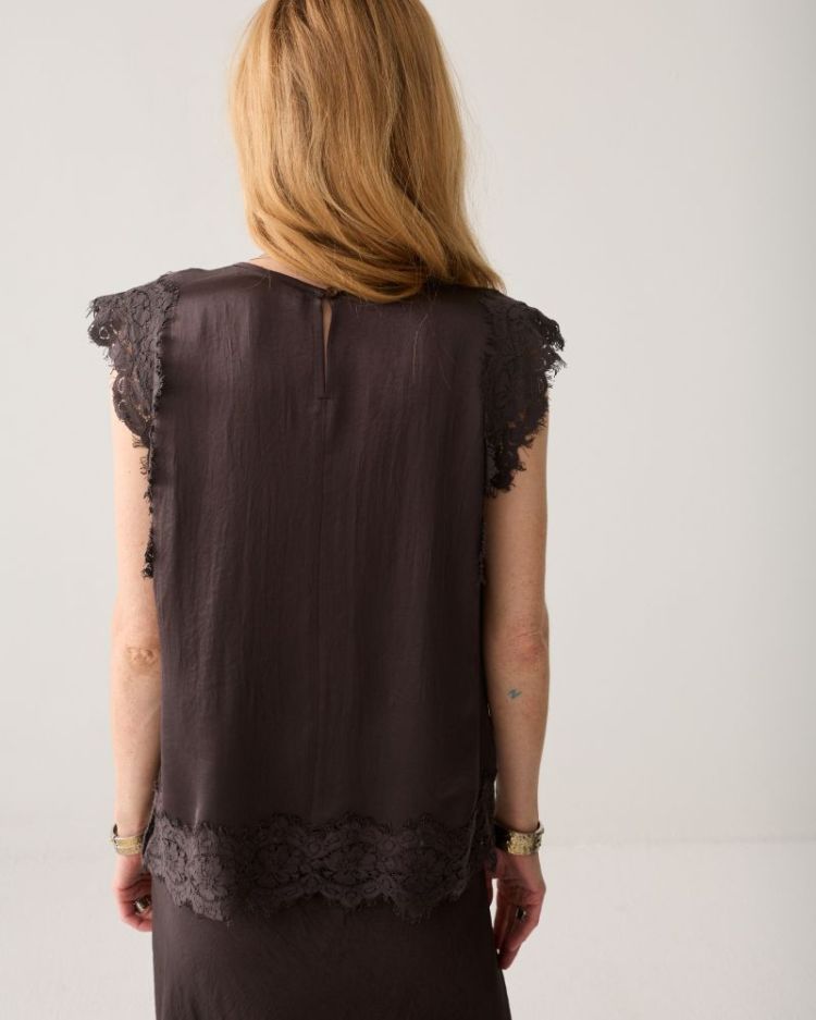 754 dark chocol