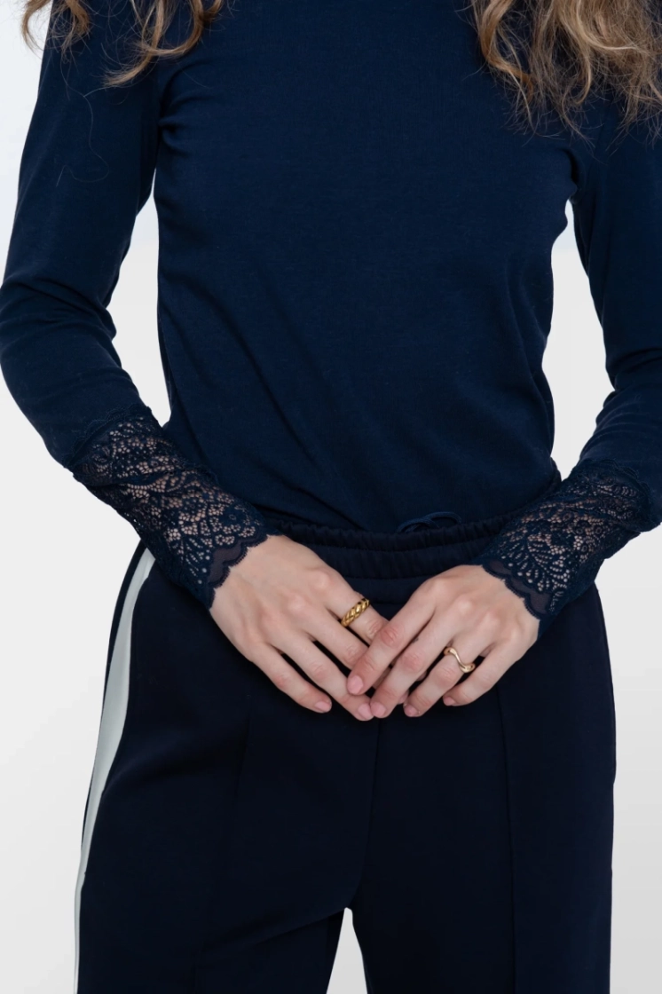  000675 navy