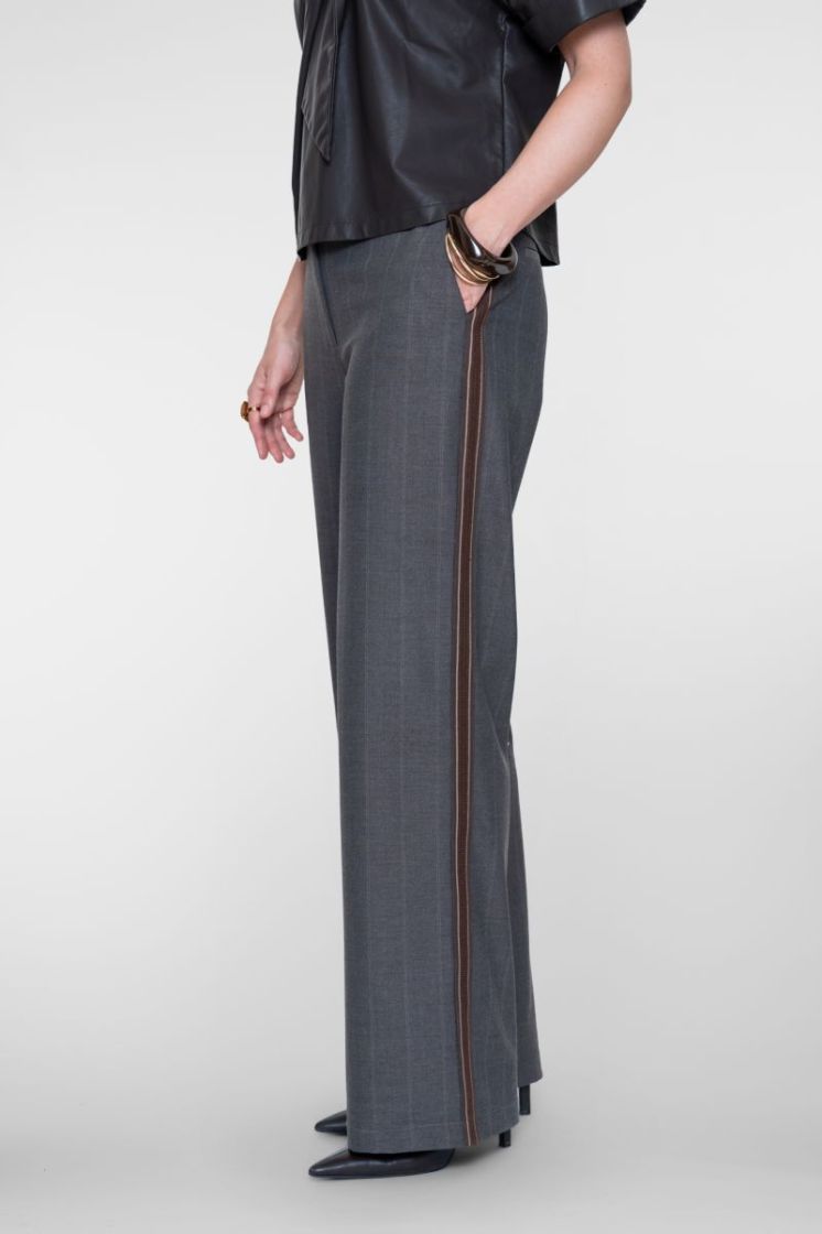  000775 brown