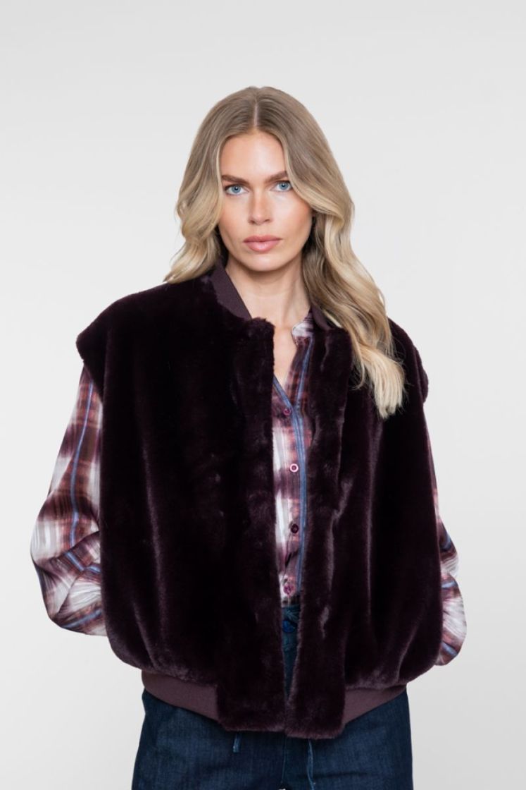  000480 burgundy