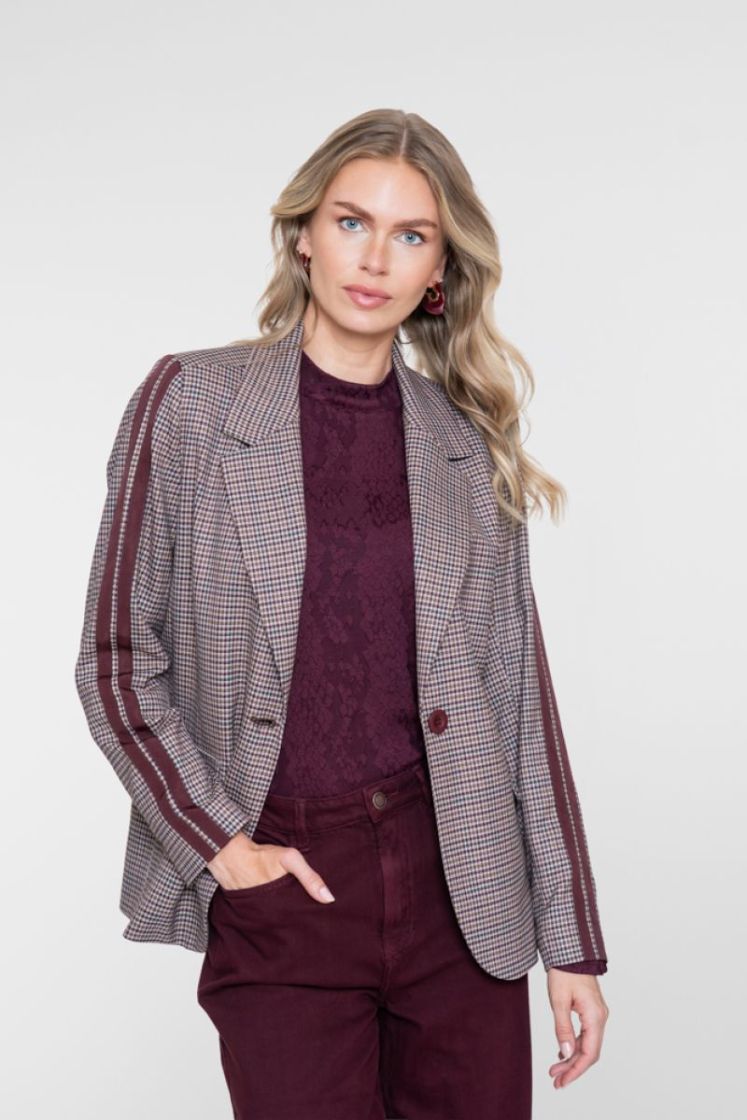  000480 burgundy
