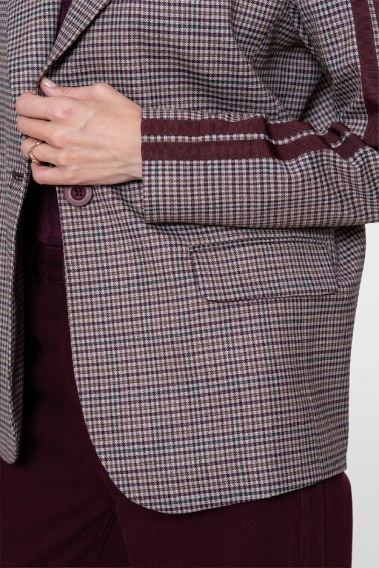  000480 burgundy