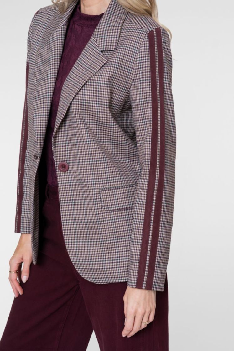  000480 burgundy