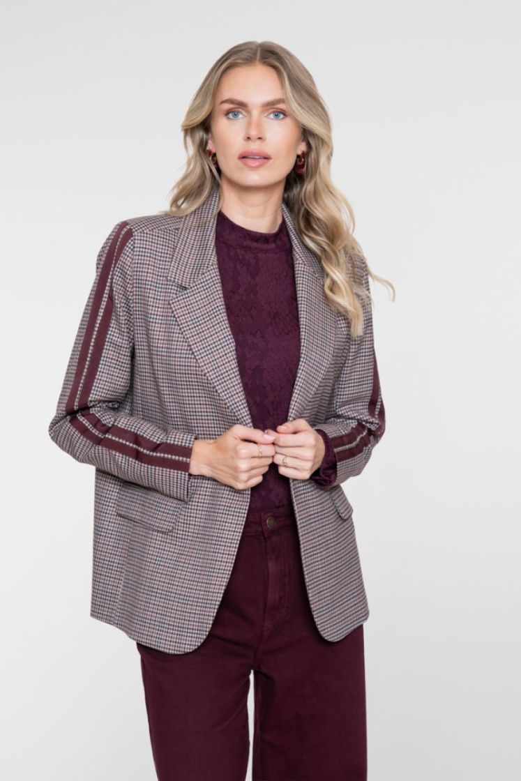  000480 burgundy